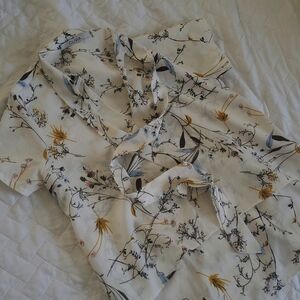 OLIVIA. Perfect floral print blouse for summer!